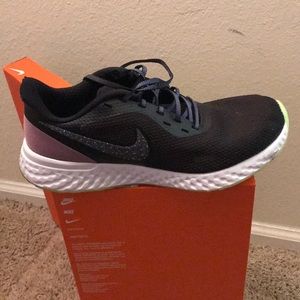 Nike revolution
